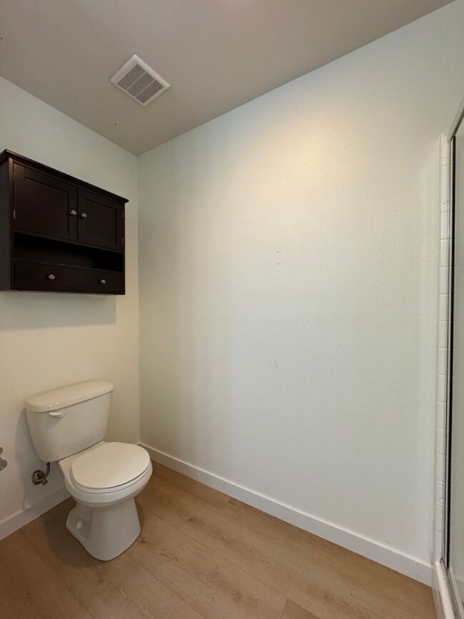 Building Photo - Spacious 3BD/2.5BTH Home w/ Modern Upgrade...
