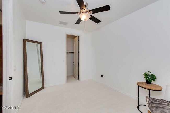 Building Photo - 904 E Mead Dr