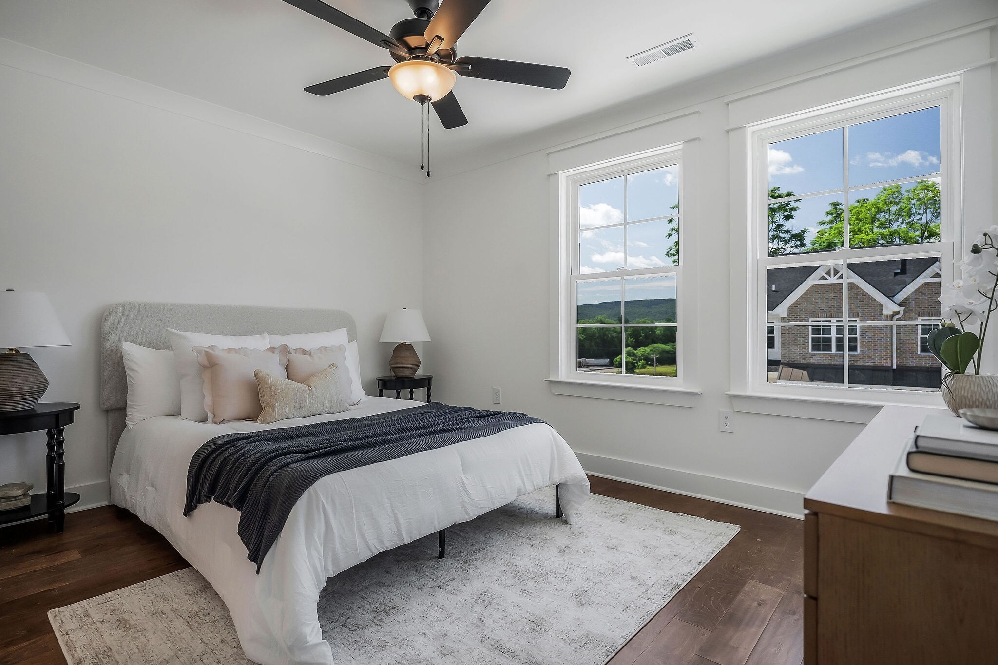 Building Photo - 211 S High St