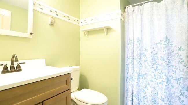Building Photo - FURNISHED WINTER SEASONAL - 3 bedroom with Stunning Views, 6 mo lease - $2675/mo