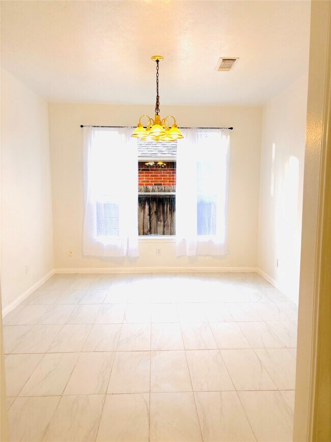 Building Photo - 18807 Forest Deer Rd