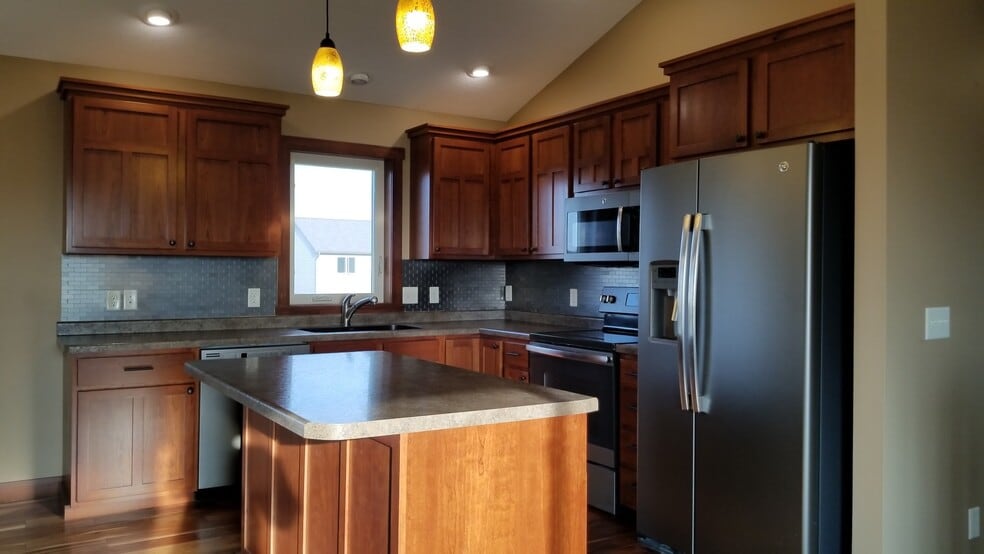 Building Photo - 244 Prairie Rd