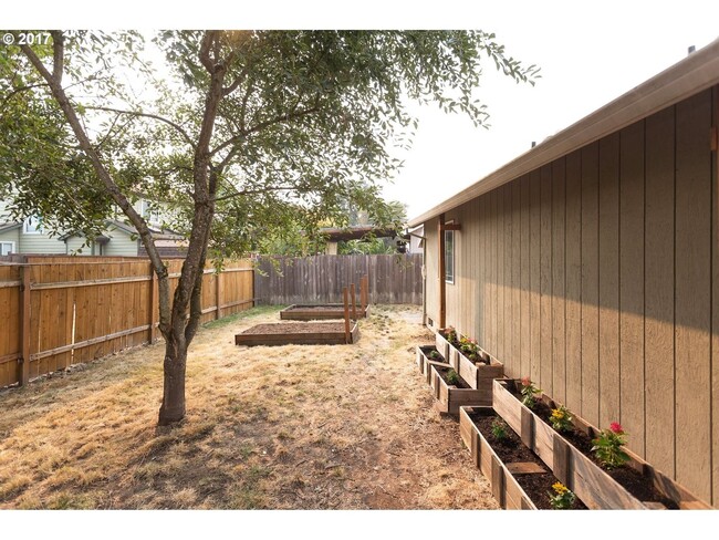 Building Photo - Tucked Away Aloha Home With Large Backyard...