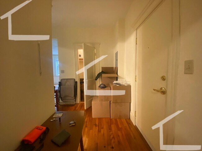 Building Photo - No Brokers Fee, No Security Deposit, centr...