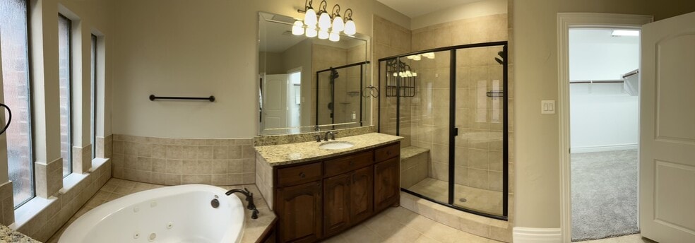 Building Photo - 1305 Miami Dr