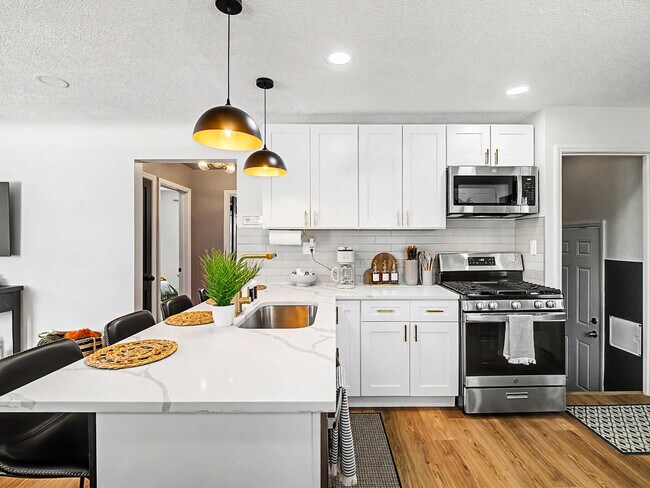 Building Photo - 5252 W 45th St