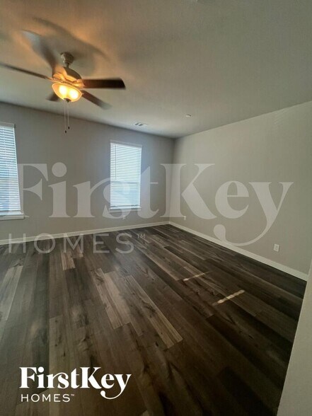 Building Photo - 317 N Centro Cir