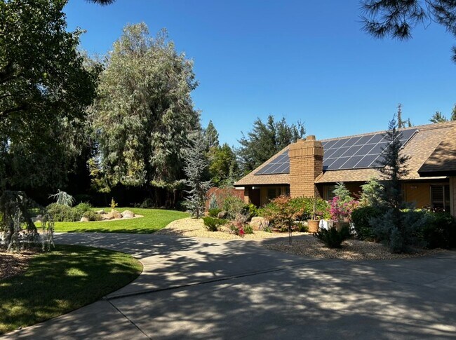 Building Photo - Single Family Home