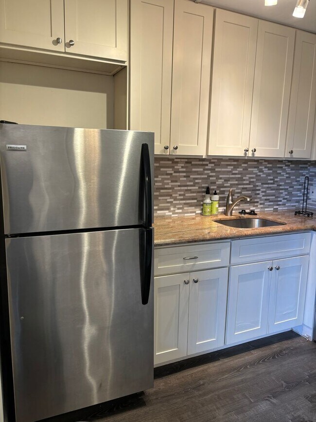 Building Photo - AVAILABLE NOW. Electric included. Furnishe...