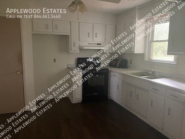 Building Photo - 3 Prestbury Dr