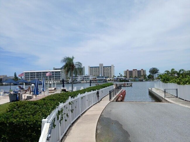 Building Photo - 14665 Crown Dr