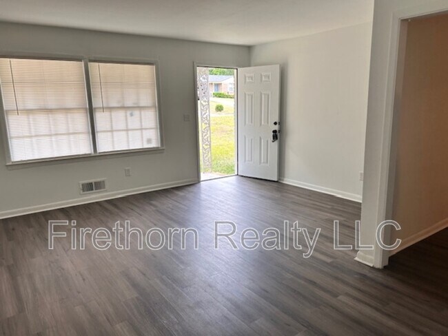 Building Photo - 2418 Sumac Dr