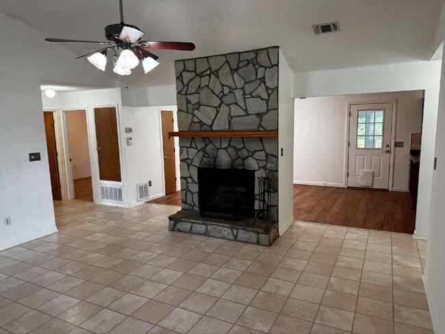 Building Photo - 3613 Burton Cir