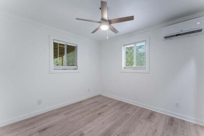 Building Photo - Charming Two Bedroom in Rogers