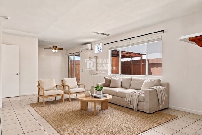 Building Photo - 3009 Canyon Crest Dr