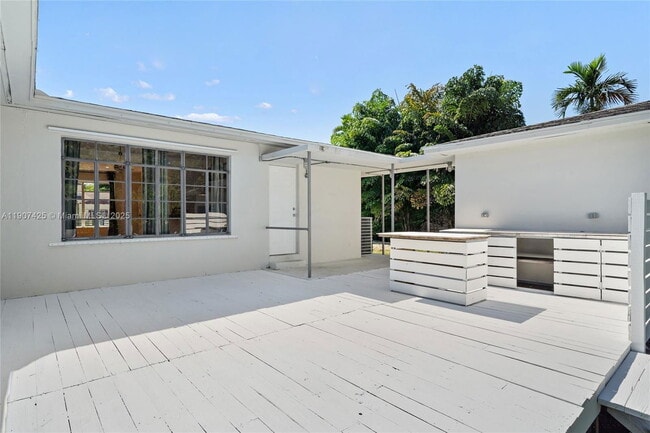 Building Photo - 501 NW 45th St