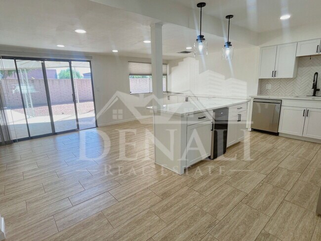 Building Photo - 2401 E Meadowbrook Ave