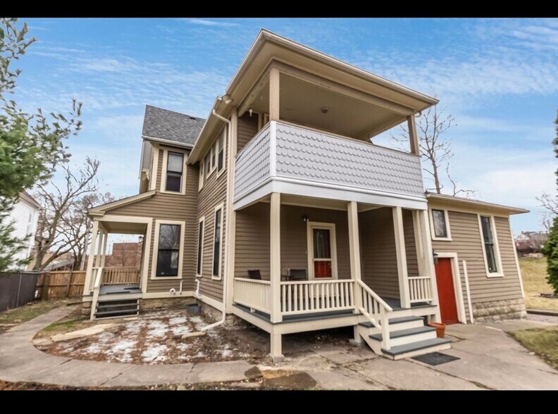 Building Photo - 229 W Downer Pl