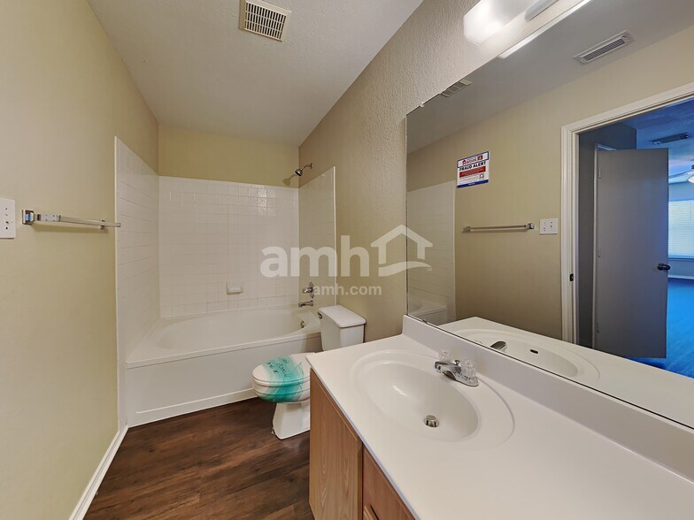 Building Photo - 9803 Foxmoor Crk