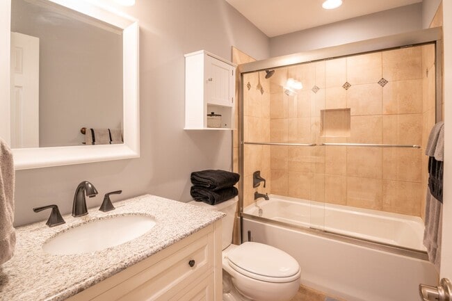 Building Photo - OFF-SEASON FURNISHED MONTHLY RENTAL STARTI...