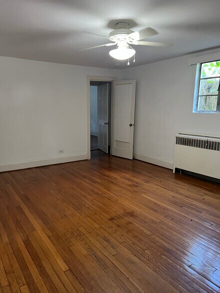 Building Photo - 114 Howard Dr