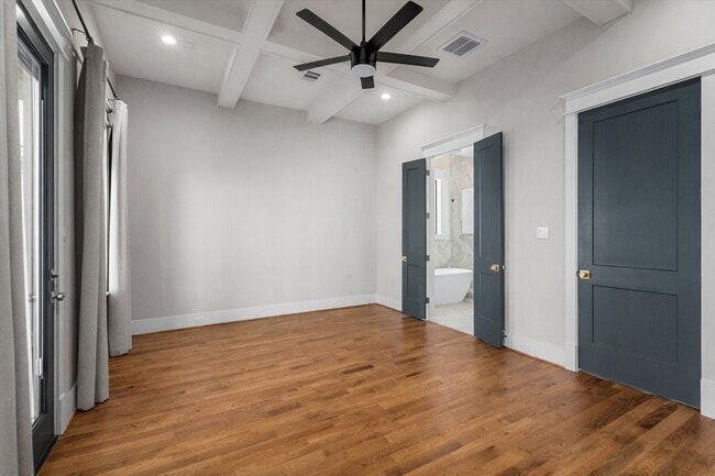 Building Photo - 726 E 28th St