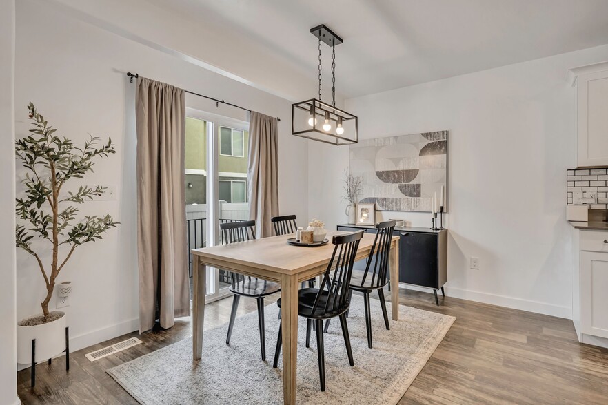 Building Photo - 5176 W Duet Dr
