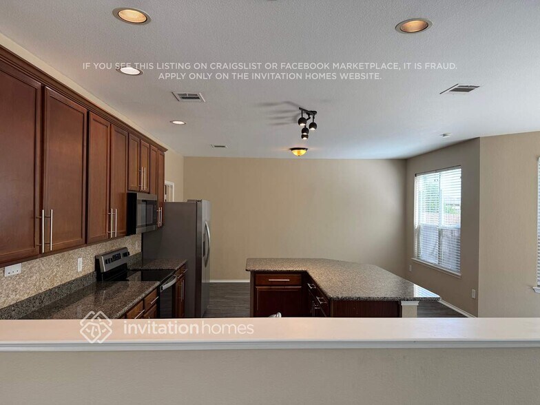 Building Photo - 8441 Shallow Creek Dr