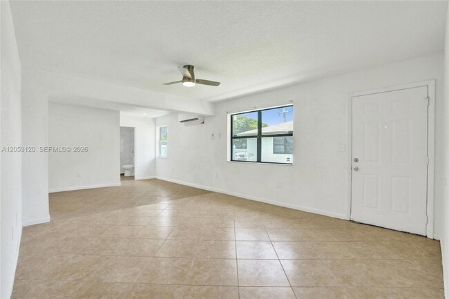 Building Photo - 2120-2122 Thomas Street Unit 2122