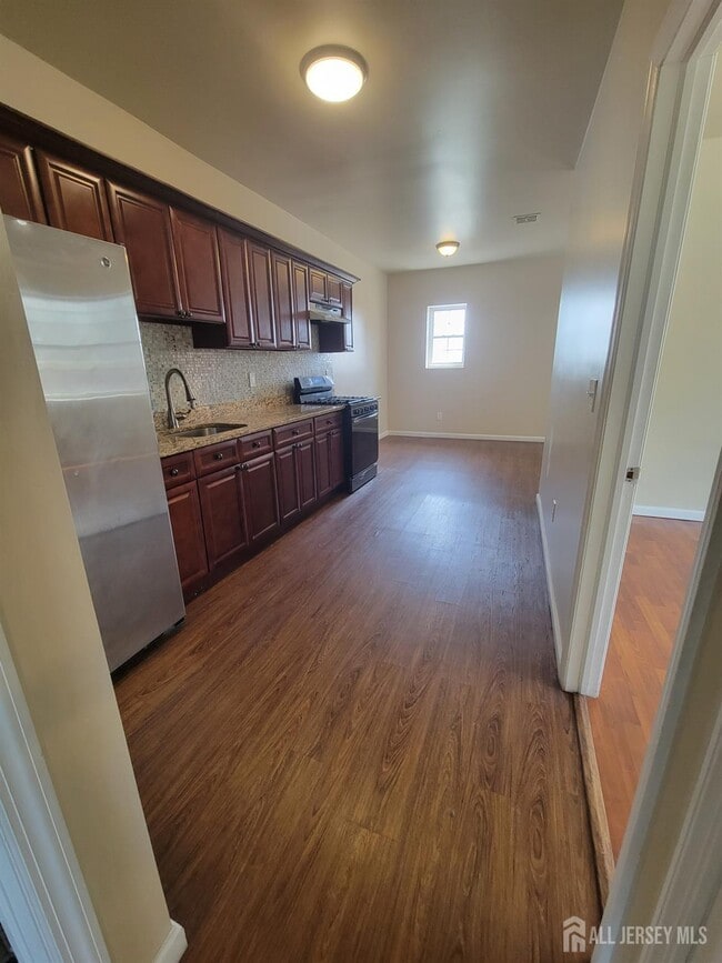 Building Photo - 816 Amboy Ave