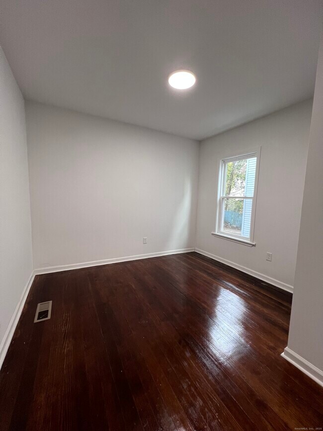 Building Photo - 36 Vermont St