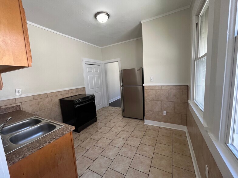 Building Photo - 4224 Ulloa St