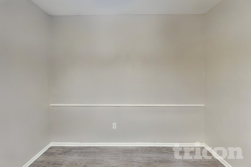 Building Photo - 13622 Oak Breeze