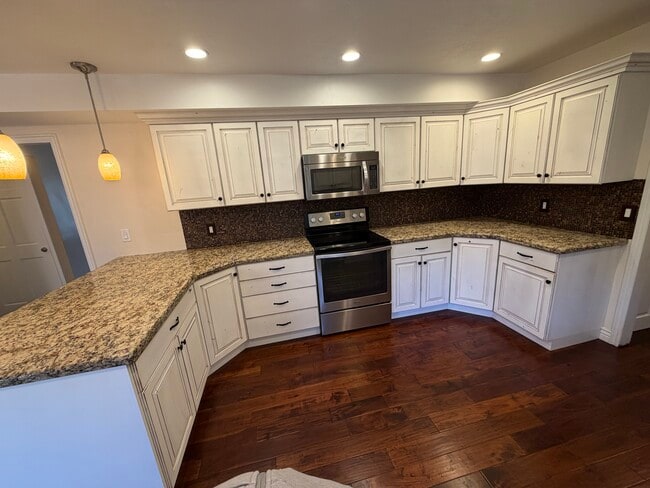 Building Photo - 8670 Snow Mountain Dr