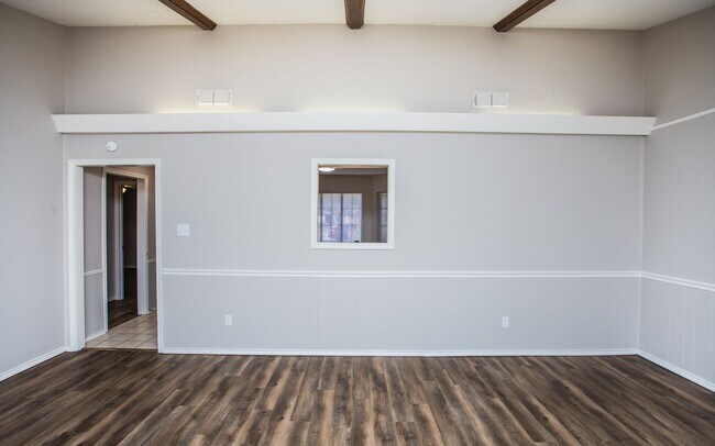 Building Photo - Available June 15th: Spacious 3 Bed, 2 Bath Ready for You!