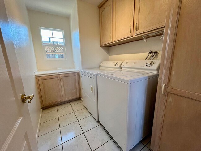 Building Photo - 3 Bedroom 2-1/2 Bathroom North Grover Beach Home with a View