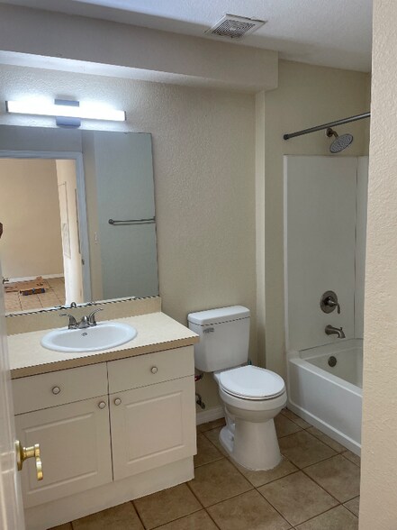 Building Photo - 145 Reserve Cir