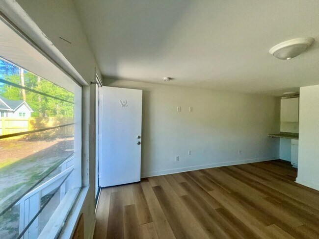 Building Photo - Affordable Studio Near Downtown Myrtle Beach – Some Utilities Included! – $1,100/Month