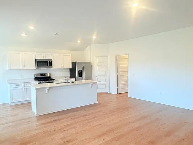 Building Photo - 16217 Lovers Ln