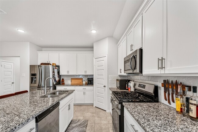 Building Photo - 32239 Cedar Crst Dr
