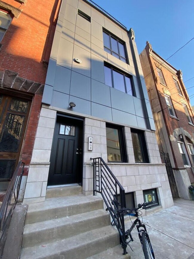 Building Photo - 725 N 17th St