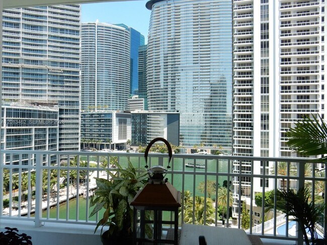 Building Photo - 801 Brickell Key Blvd