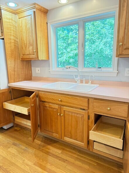 Sink outs out onto woods - 20 Partridge Ln