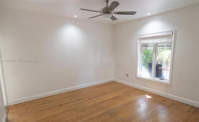 Building Photo - 3050 Alton Rd