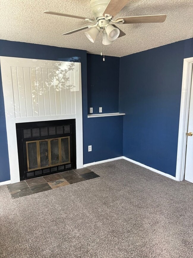 Building Photo - $1950 2 Bed/2 Bath + Bonus Room On Spacious Corner Lot off Briargate