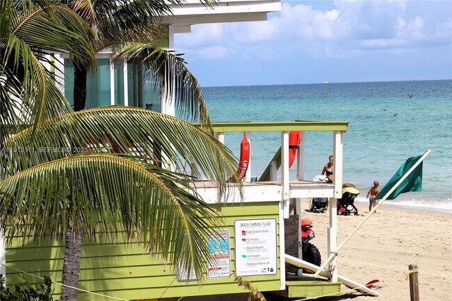 Building Photo - 2030 S Ocean Dr