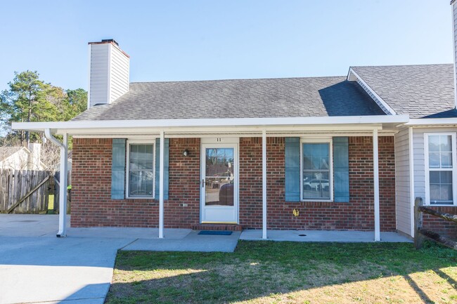 Building Photo - Cute Duplex in the Hunter's Creek Subdivis...