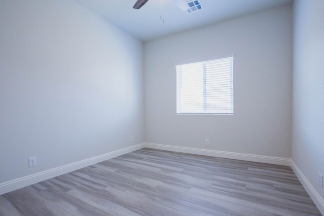 Building Photo - Beautiful 4 bed, 2 bath home AVAILABLE for...