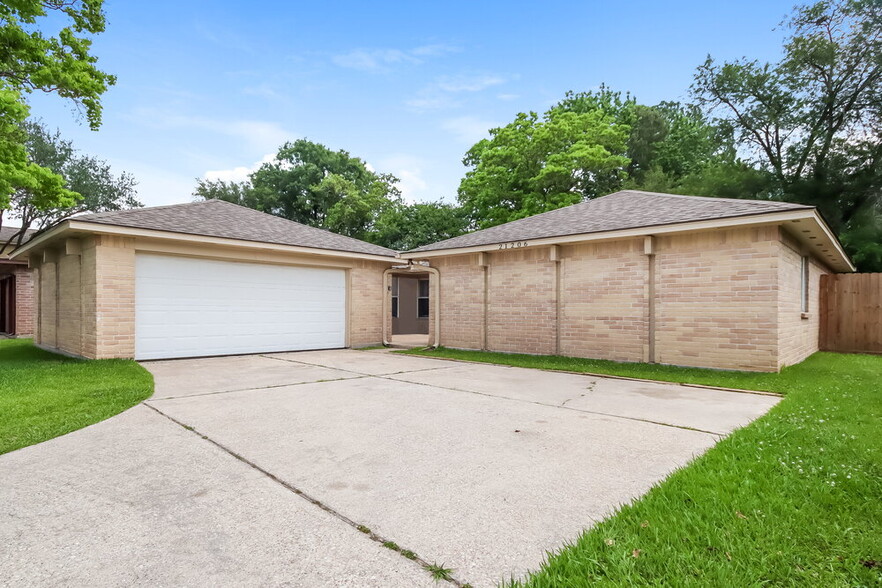 Primary Photo - 21206 Waymare Ln