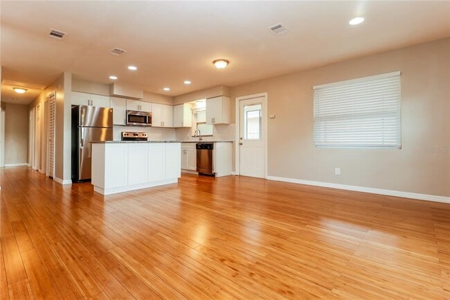 Building Photo - 4107 W Grace St